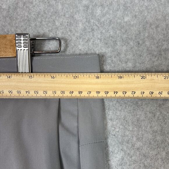 Fabletics Pants Mens 34x32 (Fits 36x30) Grey The Only Pant Performance Chino - Picture 7 of 11